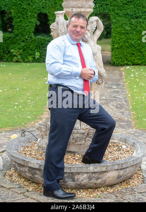 Arron Banken politische Spender, Unternehmer und Mitbegründer der lassen EU-Kampagne in seinem Haus in der Nähe von Bristol. Er ist einer der größten Geber für die UK Independence Party und half Nigel Farage Kampagne für Großbritannien die EU zu verlassen. Stockfoto