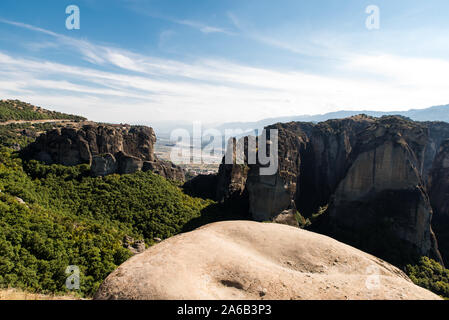 Sehenswürdigkeiten von Griechenland - Panorama der einzigartigen Meteora Felsen Stockfoto