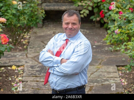 Arron Banken politische Spender, Unternehmer und Mitbegründer der lassen EU-Kampagne in seinem Haus in der Nähe von Bristol. Er ist einer der größten Geber für die UK Independence Party und half Nigel Farage Kampagne für Großbritannien die EU zu verlassen. Stockfoto