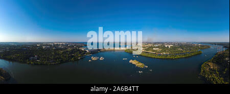 Antenne panorama Blick auf das Wasserkraftwerk. Stockfoto