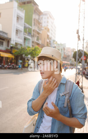 Jungen Asiatischen reisen Backpacker in Cho Lon in Chinatown, Saigon Stockfoto