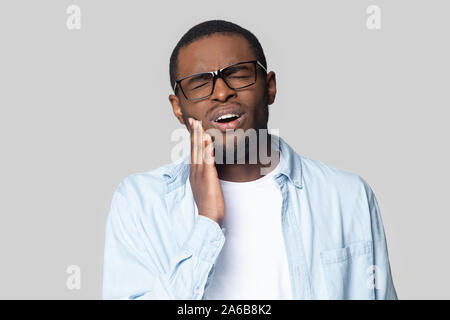 Kopf geschossen unglücklich African American man Zahnschmerzen leiden. Stockfoto
