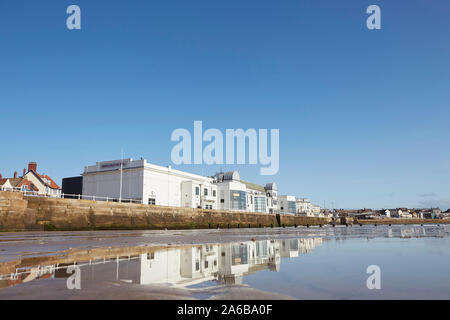 Bridlington spa Theater auf dem South Promenade in den Sanden der South Beach wider, East Yorkshire, England, Großbritannien Stockfoto