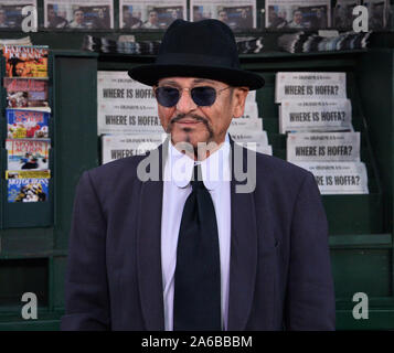 Los Angeles, USA. 25 Okt, 2019. Warf Mitglied Joe Pesci besucht die Premiere der historische Krimi" Der Ire' an der TCL Chinese Theatre in Hollywood" in Los Angeles am Donnerstag, 24. Oktober 2019. Story: Frank" Der Ire" sheeran ist ein Mann mit viel auf seinem Verstand. Der ehemaligen Gewerkschaft hoher Beamter und Hitman, gelernt zu töten in Italien während des Zweiten Weltkriegs diente. Er blickt zurück auf sein Leben und die Hits, die seine mob Karriere definiert, die Verbindungen mit dem Bufalino, Kriminalität Familie. Quelle: UPI/Alamy leben Nachrichten Stockfoto