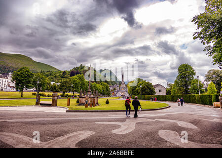 LOURDES - Juni 15, 2019: Wallfahrtsort Lourdes in Südfrankreich Stockfoto