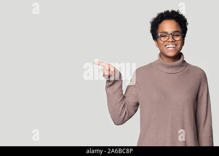 Aufgeregt lachen African American Girl, Speicherplatz zu kopieren. Stockfoto