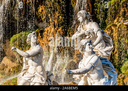 Königspalast von Caserta Italien, die Diana e Attenone Brunnen, Diana, die Göttin der Jagd, von Nymphen umgeben, Reggia di Caserta, Italien. UNESCO-Welterbe Stockfoto