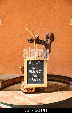 Zeichen, dass Weiß und Rosé Wein kalt ist Stockfoto