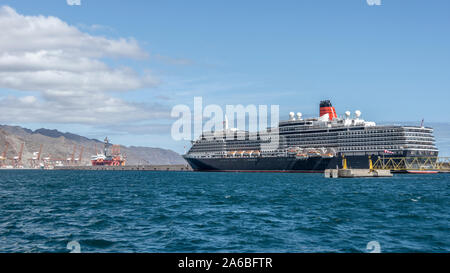 MS Queen Victoria (QV) ist ein Vista-Klasse Kreuzfahrtschiff. Große luxuriöse Passagierschiff. Stockfoto