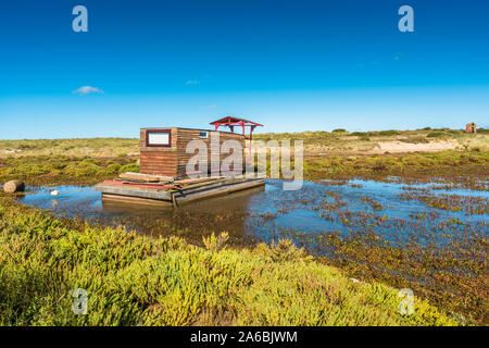 Auf einem Hausboot auf den Salzwiesen in der Nähe von Burnham Overy Staithe in der Nähe von holkham Bay an der nördlichen Küste von Norfolk, East Anglia, England, UK. Stockfoto