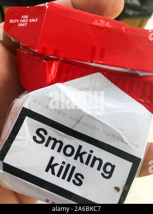 Eine Packung Marlboro Zigaretten verkauft in Duty-free-Shop, Frankreich Stockfoto