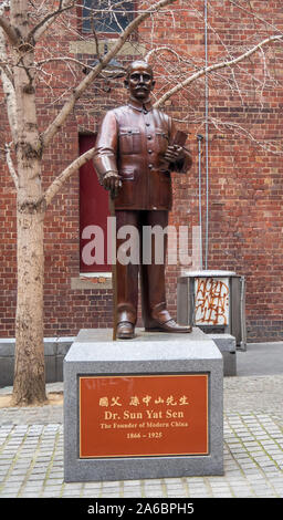 Bronzestatue von Dr. Sun Yat Sen Gründer des modernen China in Cohen Platz Chinatown Melbourne, Victoria, Australien. Stockfoto