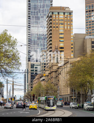 Öffentliche verkehrsmittel Straßenbahn Yarra Trams in die Spring Street Melbourne, Victoria, Australien. Stockfoto