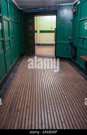 Aldwych verlassene Station heben Stockfoto