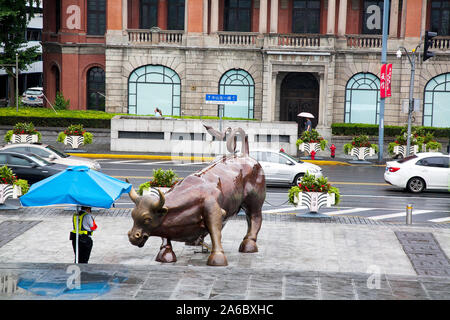 Arturo Di Modica Laden Stier im Bund District Shanghai Chine Stockfoto