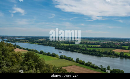 Regensburg 2019. Überblick über die Donau mit der umliegenden Ländereien. August 2019 in Regensburg. Stockfoto