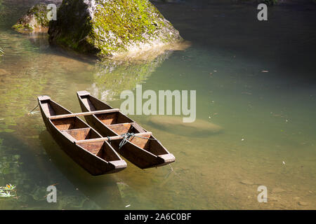 Traditionelle Chinesische Fischerboot Auf See Huanhuanxi Park Chengdu China Stockfotografie Alamy