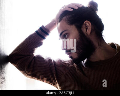 Hübscher junger kolumbianischer Mensch Stockfoto