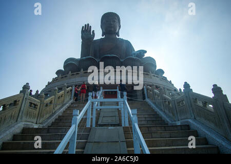 Schönen Tag am Big Buddha in Lantau Island, Hong Kong. Es ist eine erstaunlich kurze Flucht aus der überfüllten Stadt mit diesem atemberaubenden Natur rund um Stockfoto