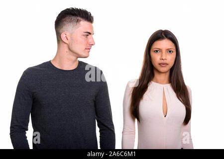 Mann ernst zu Frau, die in die Kamera schaut auf der Suche Stockfoto