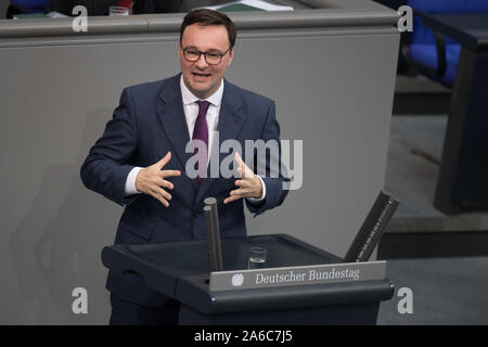 Berlin, Deutschland. 25 Okt, 2019. Oliver Luksic (FDP) spricht in der Plenarsitzung des Deutschen Bundestages. Das Thema ist in ländlichen Gebieten. Quelle: Jörg Carstensen/dpa/Alamy leben Nachrichten Stockfoto