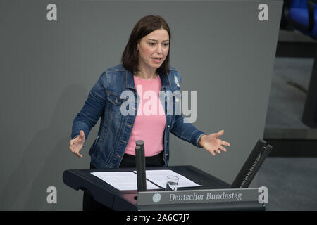 Berlin, Deutschland. 25 Okt, 2019. Yvonne Magwas (CDU/CSU) spricht im Plenum des Deutschen Bundestages. Das Thema ist die 'Medien und Kommunikation Bericht 2018". Quelle: Jörg Carstensen/dpa/Alamy leben Nachrichten Stockfoto