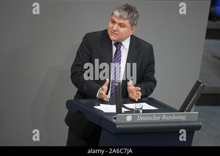 Berlin, Deutschland. 25 Okt, 2019. Stefan Schmidt (Bündnis 90/Die Grünen) spricht im Plenum des Deutschen Bundestages. Das Thema ist in ländlichen Gebieten. Quelle: Jörg Carstensen/dpa/Alamy leben Nachrichten Stockfoto