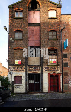 Stillgelegte Schiffe chandlers Store Eingang in den Baltischen Dreieck von Liverpool Stockfoto