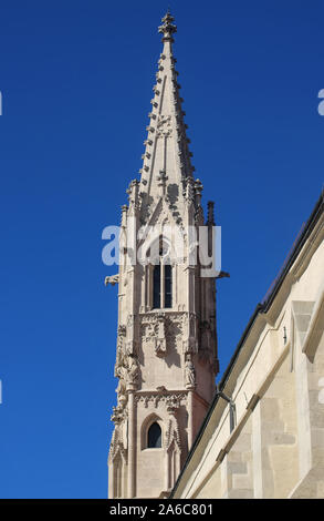 Turm von Kloster des Ordens der Schwestern der Hl. Klara (Klarissen) auf Farska Straße in Bratislava, Slowakei Stockfoto