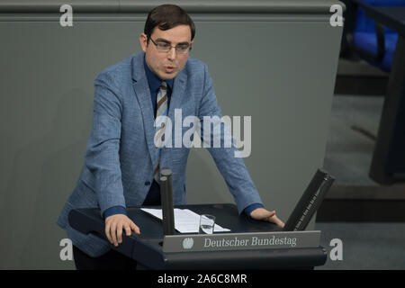 Berlin, Deutschland. 25 Okt, 2019. Anton Friesen (AfD) Adressen der Plenarsitzung des Deutschen Bundestages. Das Thema ist die Tate proportionale Vertretung bei Bundesbehörden. Quelle: Jörg Carstensen/dpa/Alamy leben Nachrichten Stockfoto