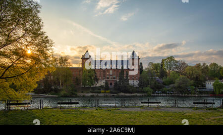 Castello del Valentino bei Sonnenuntergang, Turin, Piemont, Italien. Stockfoto