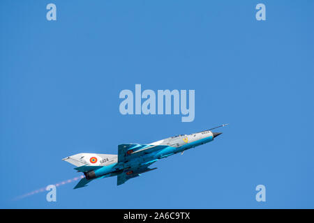 Bukarest, Rumänien - 24. August 2019. Bucharest International Air Show BIAS 2019: MiG 21 rumänischen Luftstreitkräfte solo Evolution Stockfoto