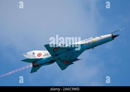 Bukarest, Rumänien - 24. August 2019. Bucharest International Air Show BIAS 2019: MiG 21 rumänischen Luftstreitkräfte solo Evolution Stockfoto