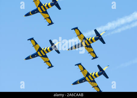 Bukarest, Rumänien - 24. August 2019. Bucharest International Air Show BIAS 2019: Lettische aerobatic Display Team fliegen Aero L-39 Albatros Stockfoto