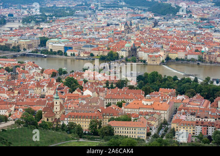 Prag, tschechische Republik - 5. SEPTEMBER: Blick über die Stadt von Prag, Tschechische Republik am 5. September 2019. Stockfoto