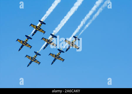 Bukarest, Rumänien - 24. August 2019. Bucharest International Air Show BIAS 2019: Lettische aerobatic Display Team fliegen Aero L-39 Albatros Stockfoto