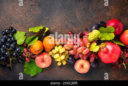 Verschiedene Herbst Früchte. Ernte Konzept Stockfoto