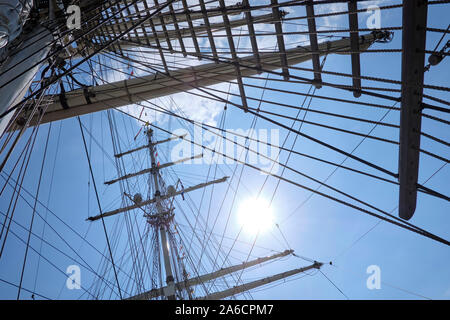 Der Hafen von Scheveningen während der Sail Scheveningen, Den Haag, Niederlande Stockfoto