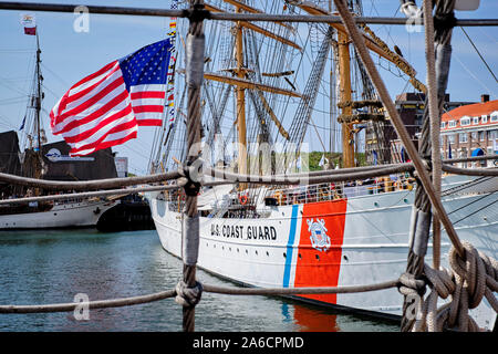 Der Hafen von Scheveningen während der Sail Scheveningen, Den Haag, Niederlande Stockfoto