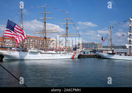 Der Hafen von Scheveningen während der Sail Scheveningen, Den Haag, Niederlande Stockfoto