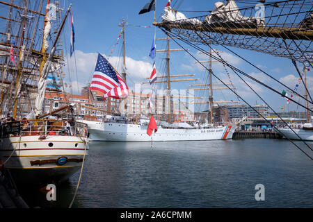 Der Hafen von Scheveningen während der Sail Scheveningen, Den Haag, Niederlande Stockfoto