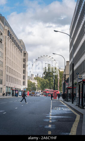 Blick auf Victoria Street, Westminster, London, UK Stockfoto