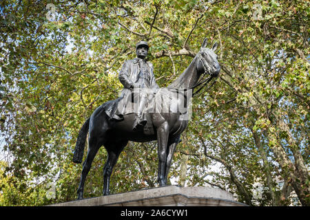 Reiterstandbild von Ferdinand Foch, 1851-1929 ehrenamtlich Feldmarschall in der Britischen Armee. Es steht in der unteren Grosvenor Gardens, London, UK Stockfoto