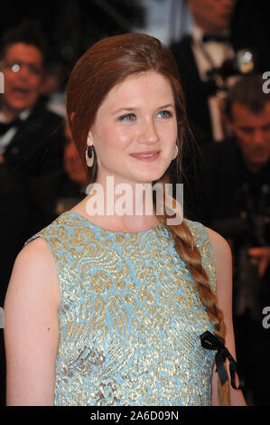 CANNES, Frankreich. Mai 25, 2012: Bonnie Wright an der Galavorstellung von "COSMOPOLIS" in Konkurrenz an der 65th Festival de Cannes. © 2012 Paul Smith/Featureflash Stockfoto