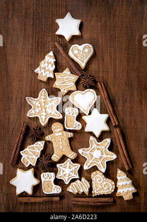 Weihnachtsbaum aus Lebkuchen cookies Stockfoto