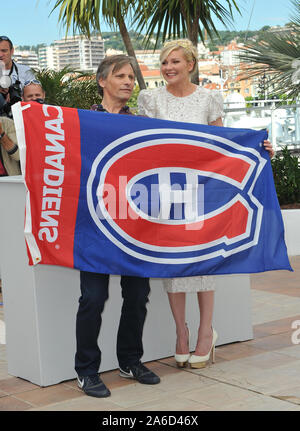 CANNES, Frankreich. Mai 23, 2012: Kirsten Dunst & Viggo Mortensen am Fotoshooting für ihren neuen Film 'auf der Straße' in Konkurrenz an der 65th Festival de Cannes. © 2012 Paul Smith/Featureflash Stockfoto