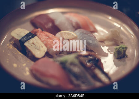 Japanische Küche, in der Nähe von Sashimi Sushi mit Vintage Filter gesetzt Stockfoto
