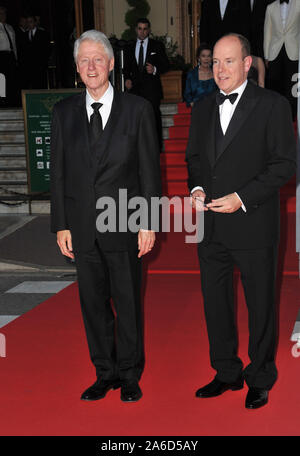 MONACO, Frankreich. Mai 23, 2012: Präsident Bill Clinton & Fürst Albert II. von Monaco in der konstituierenden Nächte in Monaco Gala der Prinz Albert II von Monaco Stiftung und der William Clinton Foundation, im Hotel de Paris, Monte Carlo zu profitieren. © 2012 Paul Smith/Featureflash Stockfoto