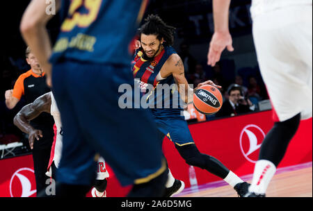 Vitoria, Spanien. 25. Oktober, 2019. Pierria Henry (saski BAskonia) steuert die Kugel während der Basketball Spiel der Saison 2018/2019 von Turkish Airlines EuroLeague zwischen Saski Baskonia und BC Olympiakos Piräus an Fernando Buesa Arena Center am 25. Oktober 2019 in Vitoria, Spanien. © David Gato/Alamy leben Nachrichten Stockfoto