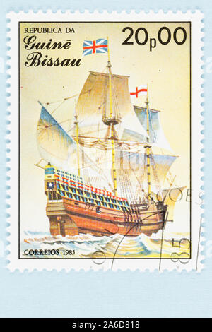 Stempel 1985 von Guine Bissau Afrika ausgestellt, mit der Mayflower, aus dem 17. Jahrhundert britische Tall Ship. Scott 665. Stockfoto